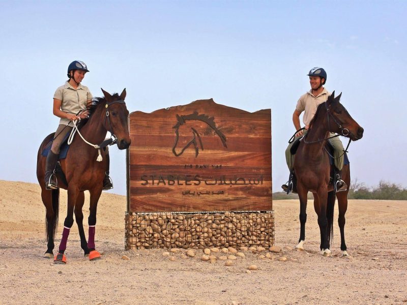 geniusloci-signage-tdic-sir-bani-yas-island-equestrian-centre-abu-dhabi-01